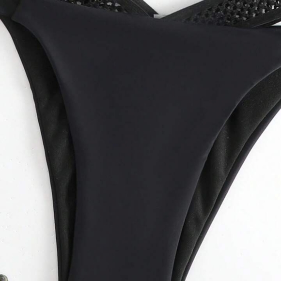 Criss Cross Halter Triangle Bikini SwimsuitSize XL (US 12/14) - Picture 6 of 8